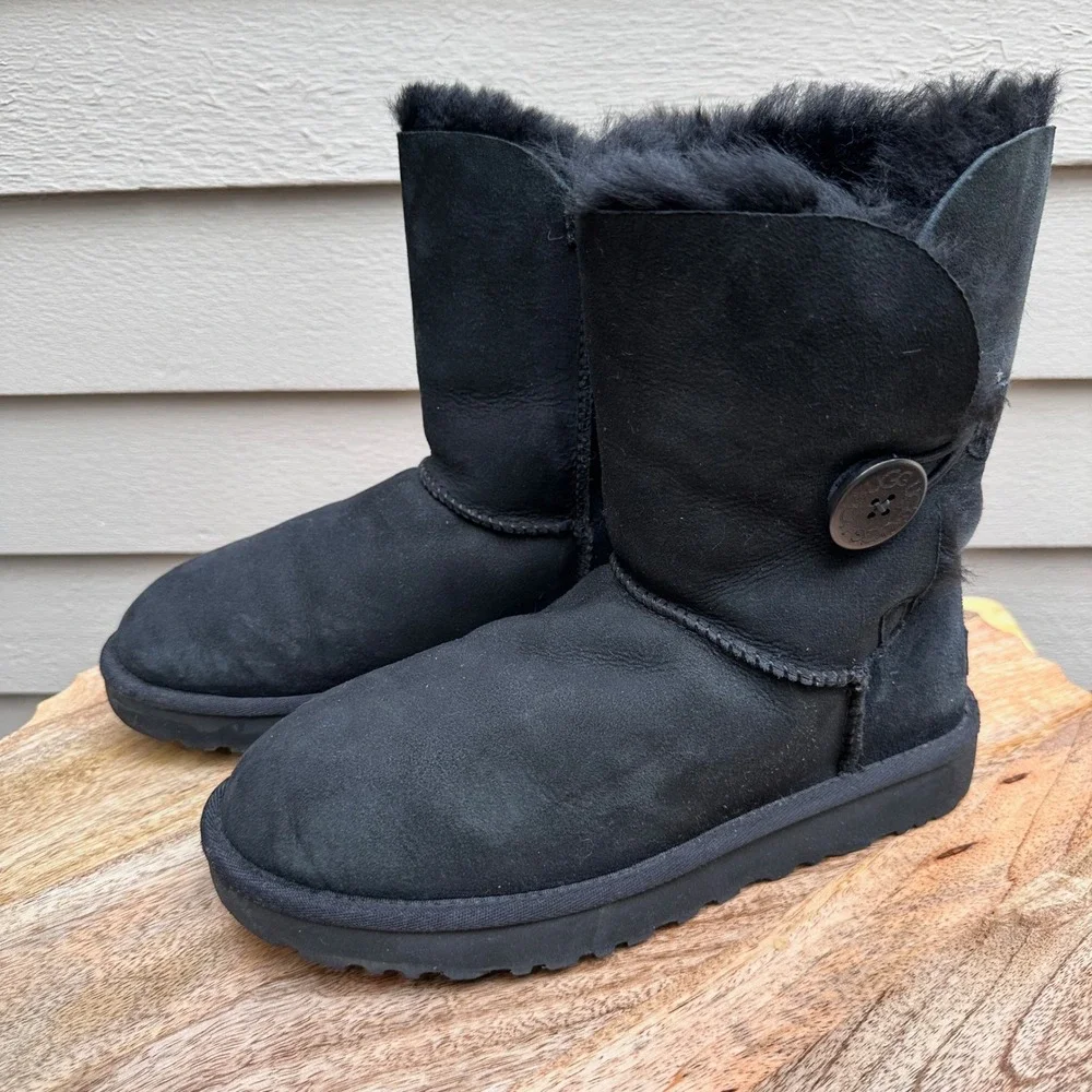 UGG Bailey Button II Black Suede Sheepskin Boots 1016226 Womens 7
